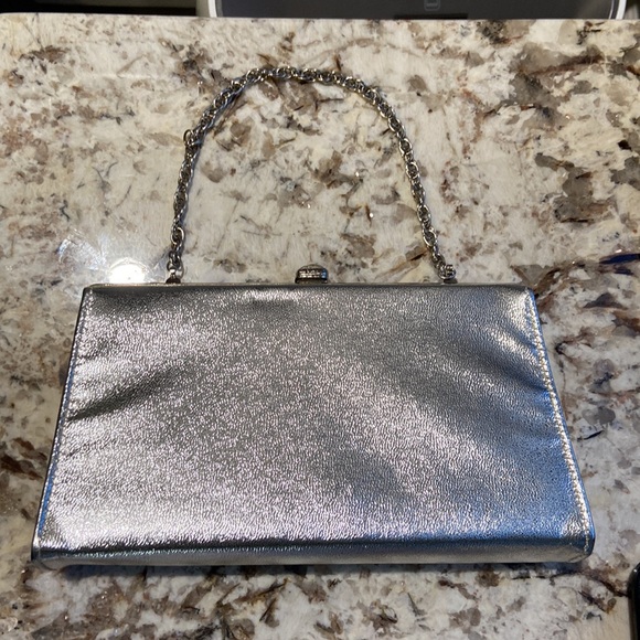 Vintage Silver Metallic Handbag Circa 1960's, Excellent Rare, Timeless Elegance - Picture 6 of 11